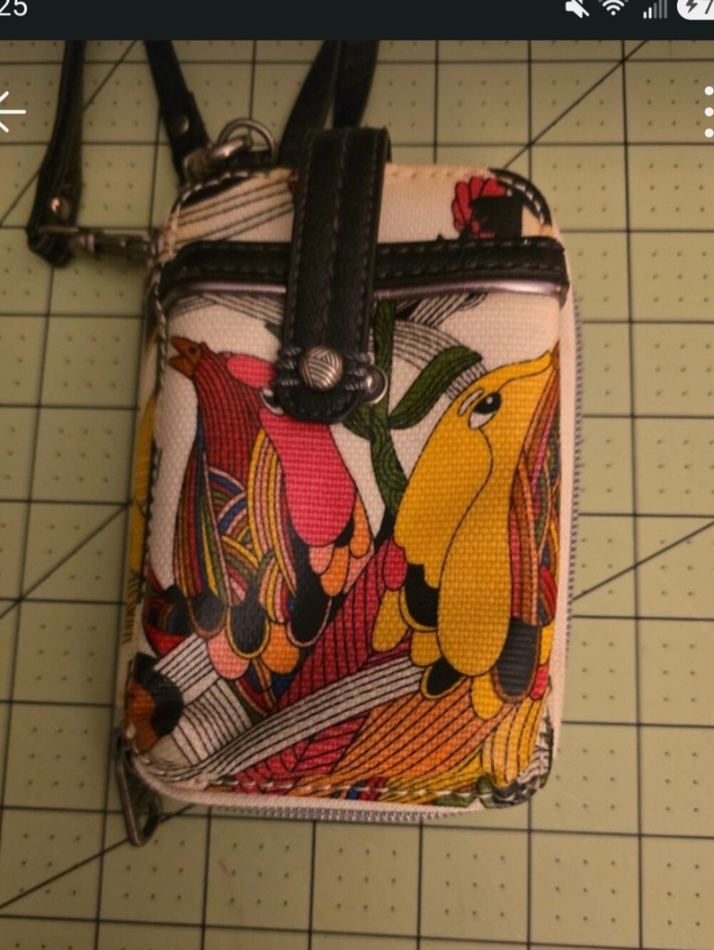 Brand NEW NWOT Sakroots smartphone crossbody shoulder or wristlet mini purse